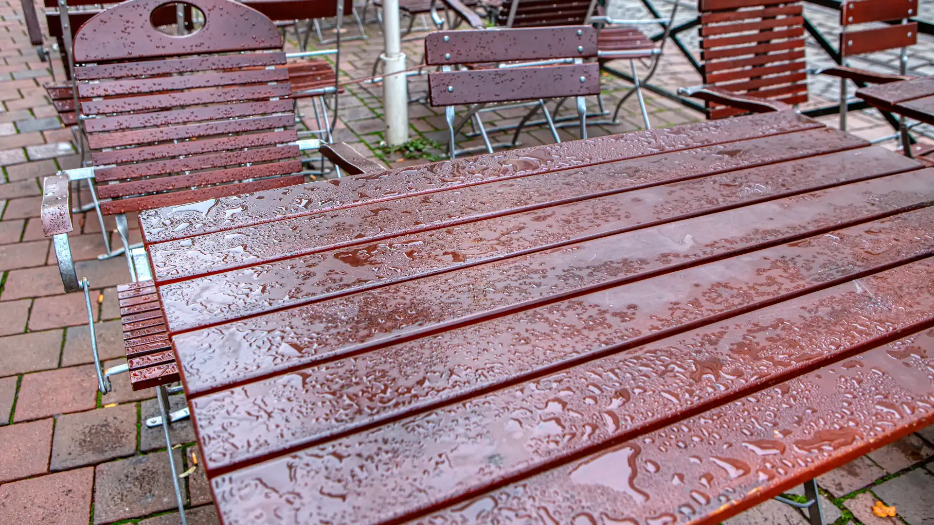 How to Choose Weather-Resistant Furniture for Tropical Climates